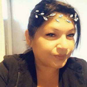 Meet your Posher, Imelda